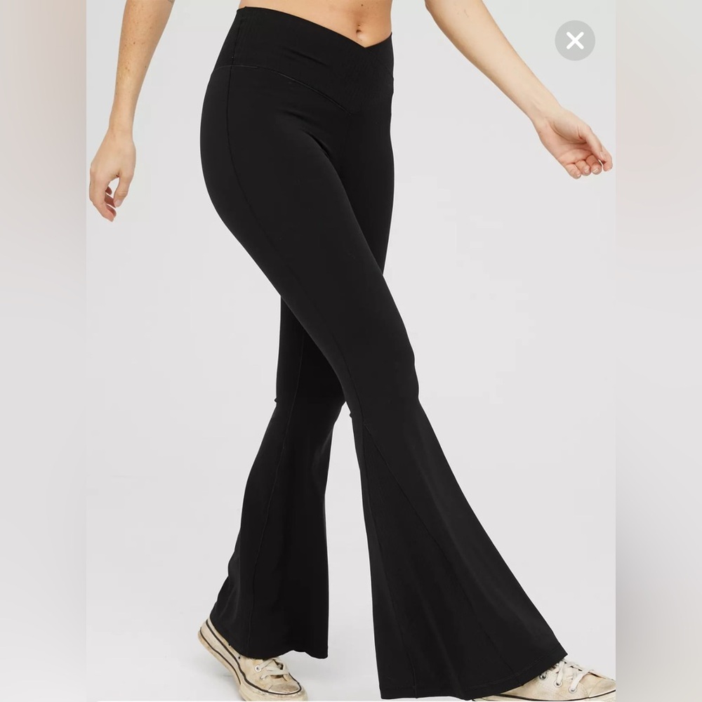 OFFLINE By Aerie Real Me High Waisted Crossover Rib Super Flare Legging